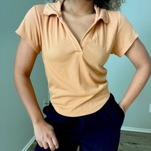 Cropped polo athletic shirt - old navy - size medium - camel color